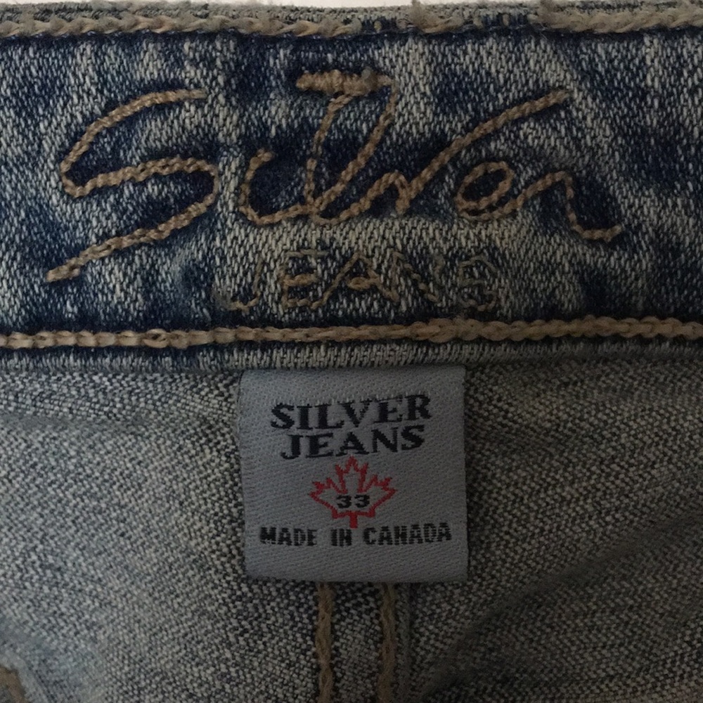 WOMANS BUCKLE SILVER JEANS FLARE 33/33 LIKE NEW!